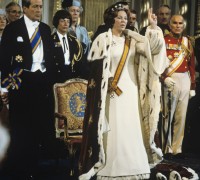 Beatriz fue la segunda reina en usar el manto real falso.