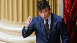Caputo se movió en Misiones con empleados de Yacyretá que entran a Casa Rosada y dependen de un primo del jefe de Economía