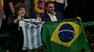 “Gracias al presidente Milei, hoy Flávio está vivo”: Simón Levy aseguró que el libertario participó del operativo para sacar a Bolsonaro