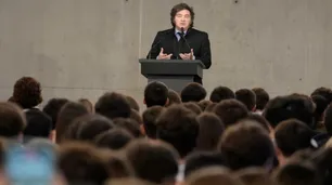 Una “clase magistral” para insultar a los periodistas y anunciar el libro que viene