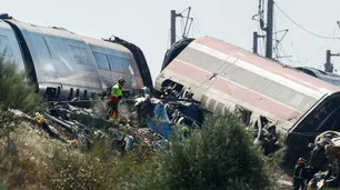 “Reanude la marcha”: los audios del centro de control antes del choque de trenes en España