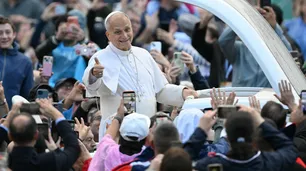 El secreto de la pyme santafesina elegida para crear el sillón del Papa León XIV