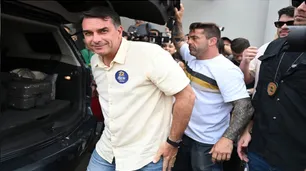 Flávio Bolsonaro está oficialmente fuera de Brasil: en RDC se repasó la ruta que utilizó para llegar a Estados Unidos