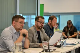 Se modifica el estatuto de todos los empleados municipales para exigir el certificado de antecedentes