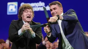 De Brasil a Estados Unidos: la fuga de película de Flávio Bolsonaro sigue envuelta en misterio y salpica a Milei