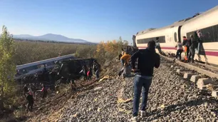 Un periodista de El País iba en uno de los trenes: "Volamos despedidos y todo estaba lleno de sangre"