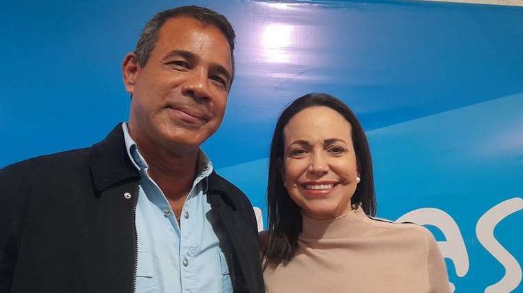 Emill Brandt Ulloa, junto a María Corina Machado.