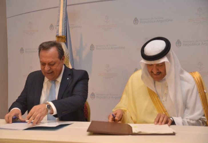 Gustavo Santos, y el Príncipe Sultán bin Salman bin Abdulaziz Al-Saud.