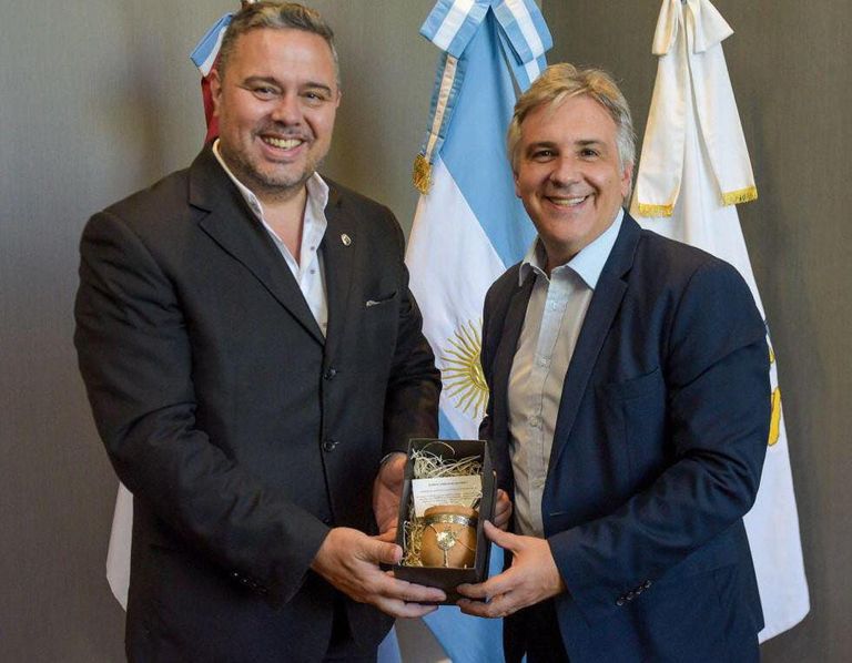 Achile y Llaryora
