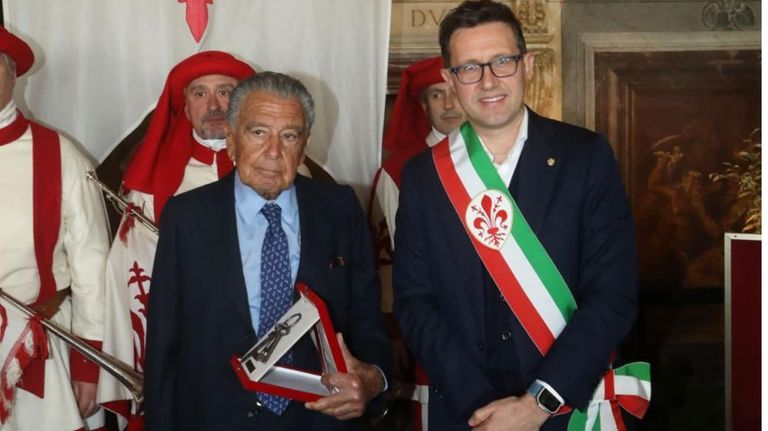 Eduardo Eurnekian recibio llava de florencia g_20230204