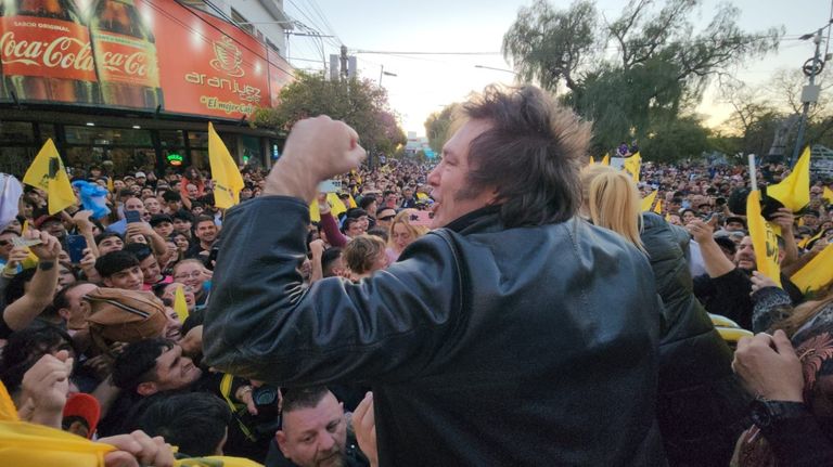 20230916 Javier Milei encabezó una caravana en San Luis.