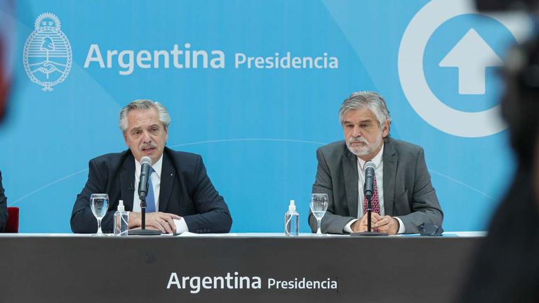 El presidente Alberto Fernández, junto a Daniel Filmus.
