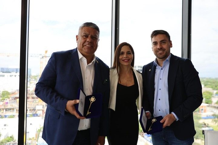 El ‘Chiqui’ Tapia recibió las llaves de la ciudad de Miami