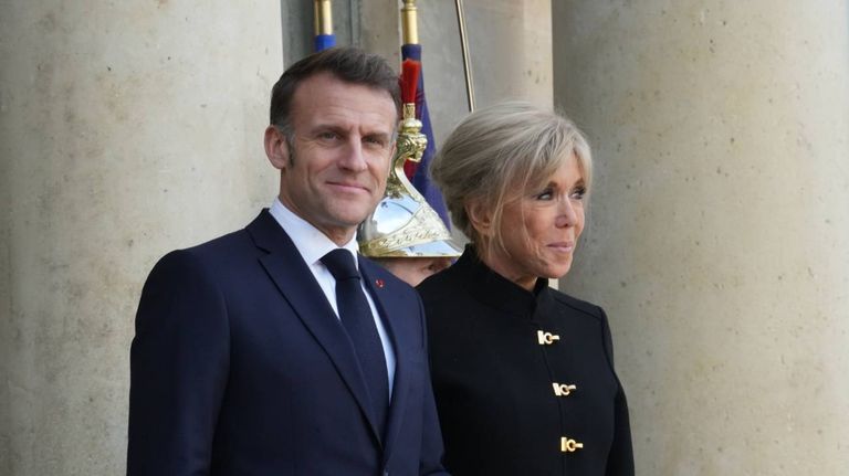 Emmanuel Macron y su mujer Brigitte Macron