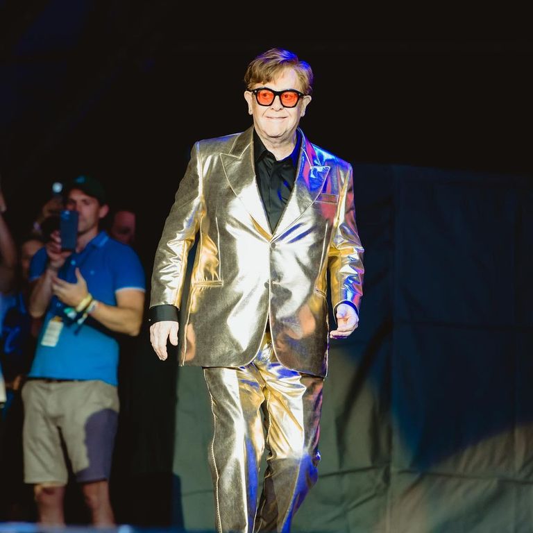 Elton John fue internado después de un accidente doméstico