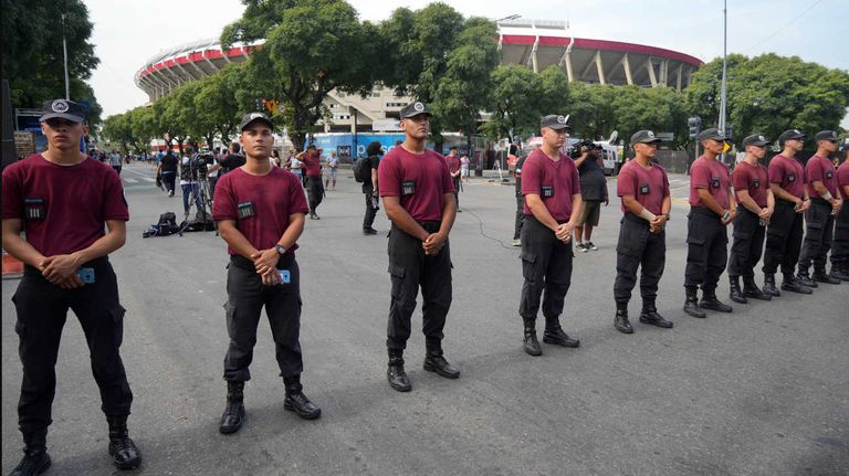 Operativo de seguridad en River 20230323