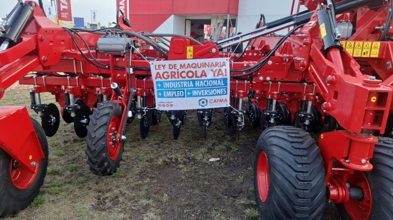 20230715 Exigen una ley de maquinaria agrícola nacional.