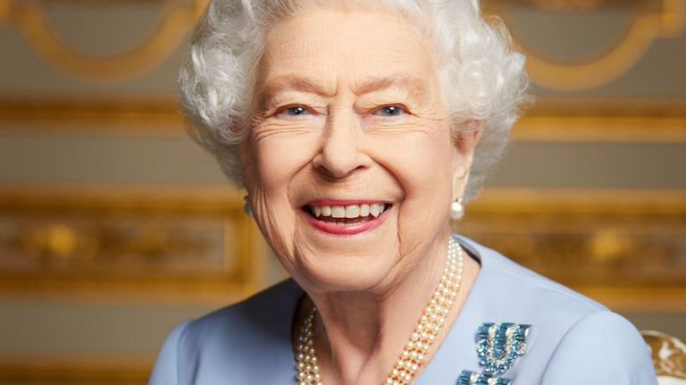 reina Isabel II