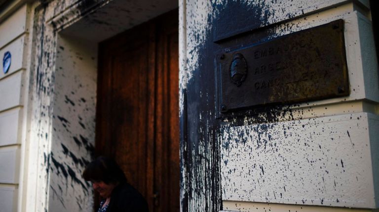Ataque a la embajada Argentina en Chile