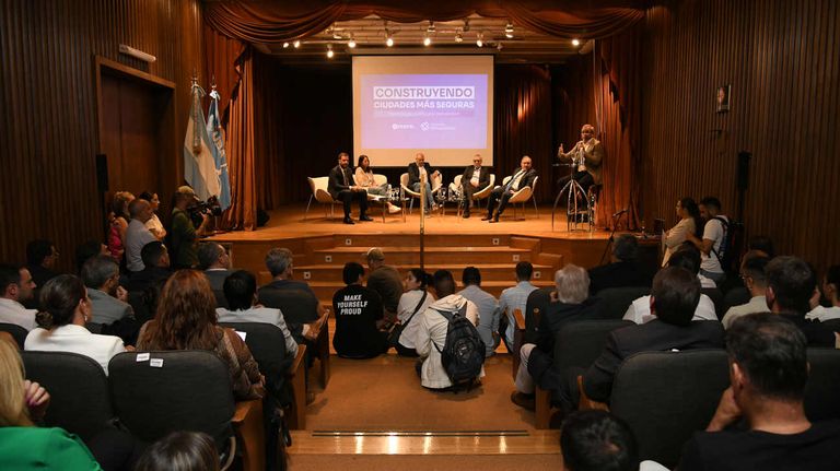 Construyendo ciudades más seguras, el evento que reunió a intendentes para debatir la inseguridad en el conurbano 20250212