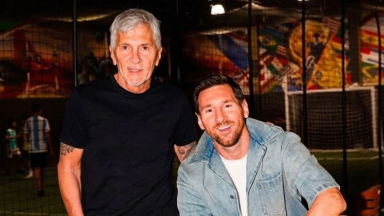 Lionel Messi junto a su padre Jorge Messi