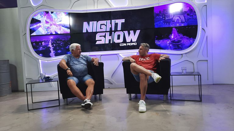 Momo volvió a stremear en su nuevo programa Night Show