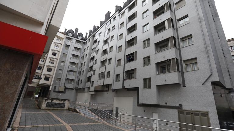 Dos chiquitas se tiraron de un edificio y murieron en Oviedo, España