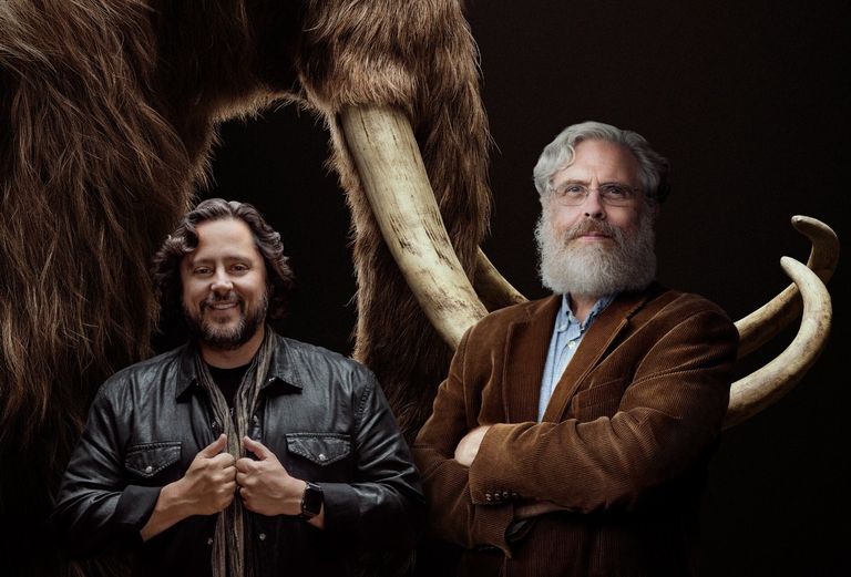 Ben Lamm y el genetista George Church, creadores de la empresa Colossal
