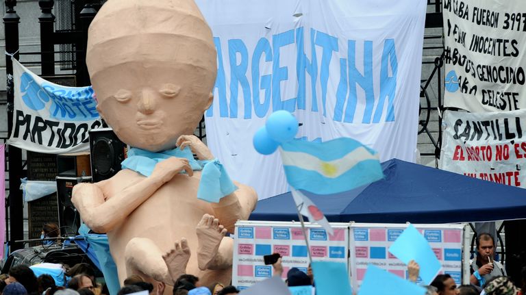 El debate sobre la legalización del aborto divide a la sociedad.