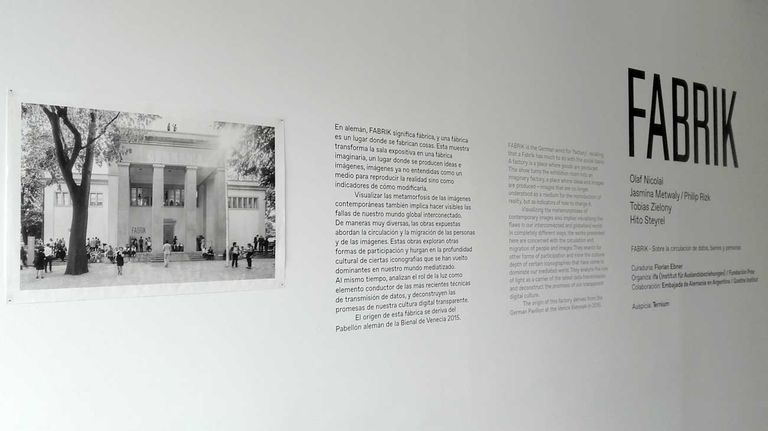 Fabrik. Sobre la circulación de datos, bienes y personas. Proa21