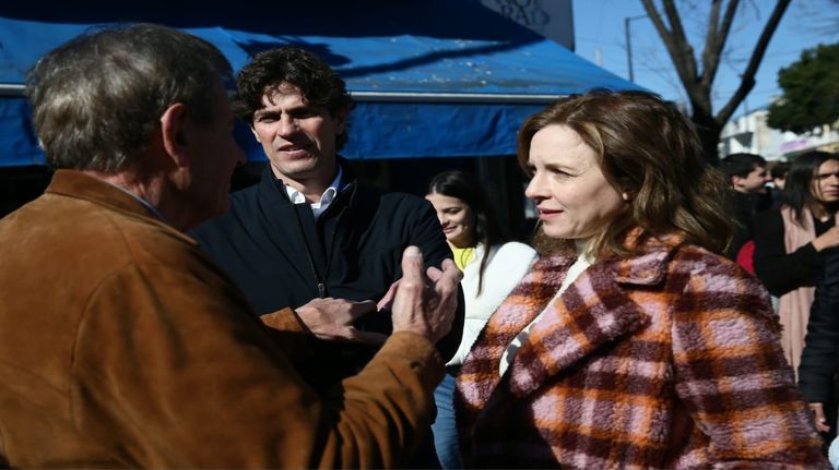 20230805 Martín Lousteau recorrió CABA con Carla Peterson.
