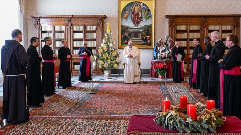 El Papa Francisco defiende las fuentes laborales del Vaticano.