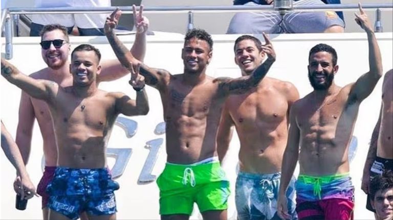 Neymar en su crucero de lujo g_20231227