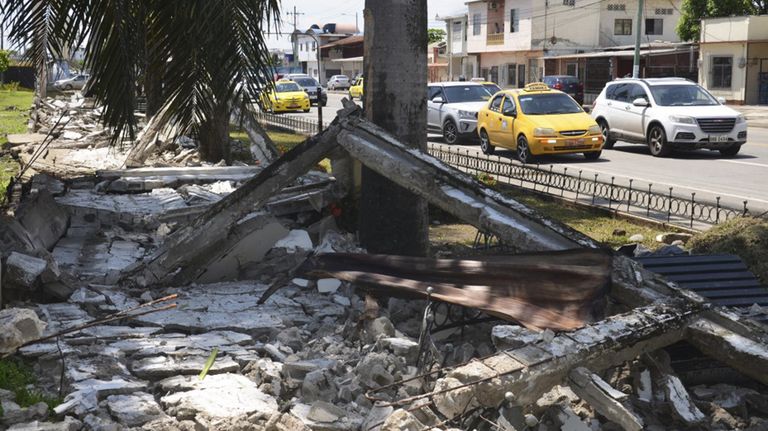 Ecuador soportó un fuerte temblor de casi 7 grados que afectó también el norte del Perú.