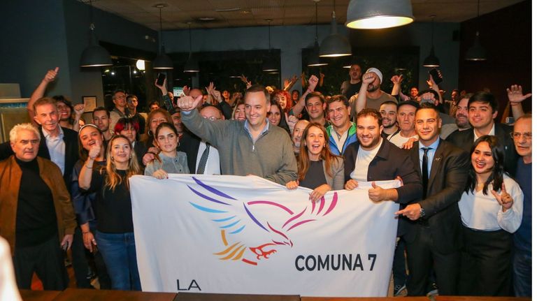 Manuel Adorni en campaña