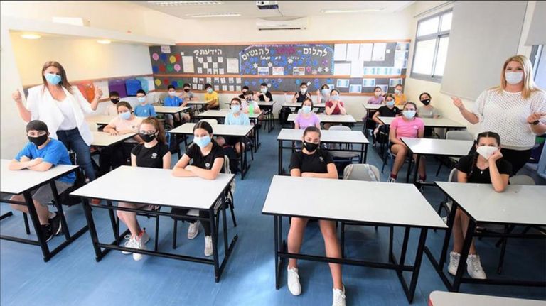 chicos en clases 20210429