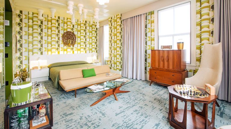 Hoteles atraen pasajeros con habitaciones inspiradas en Netflix