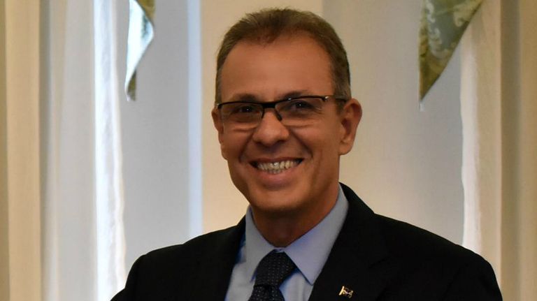 El almirante Bento Alburquerque, ministro de Energía de Brasil.