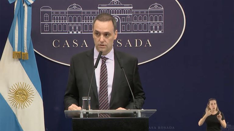 Conferencia de Manuel Adorni vocero presidencial