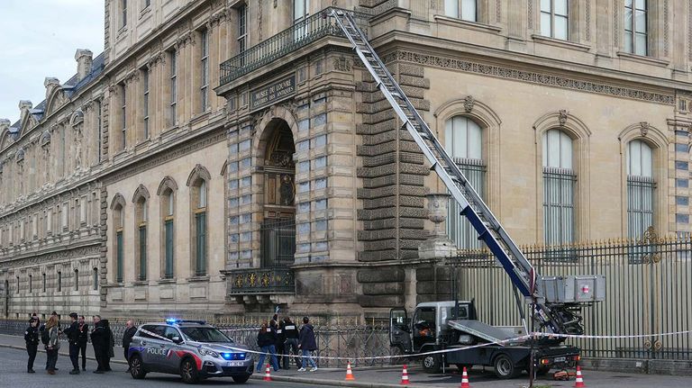 Robo al Museo Louvre Francia 19102025