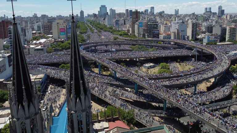 Festejos en el camino de los campeones