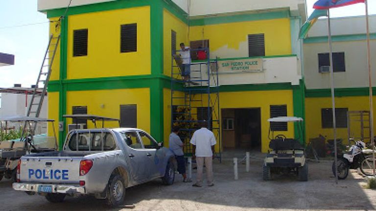 La colorida comisaria de San Pedro, en Belice. Allí llevaron a Samid.