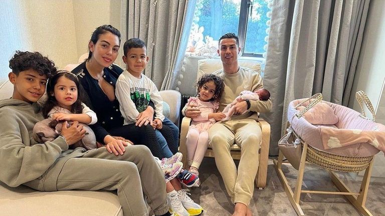 Georgina Rodríguez, Cristiano Ronaldo y su familia