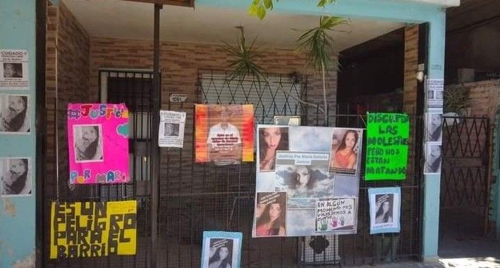 Mató a su pareja de 11 puñaladas, lo declararon inimputable y lo encontraron de vacaciones