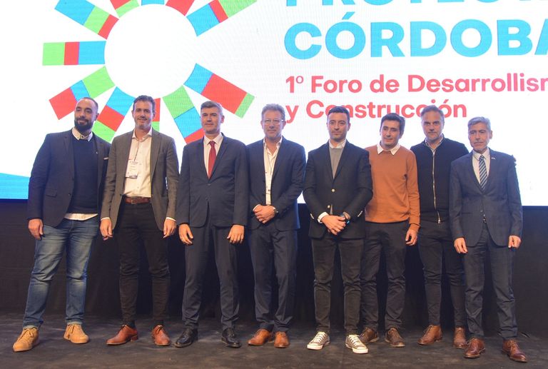 Los candidatos Passerini y de Loredo en la expo de Ceduc