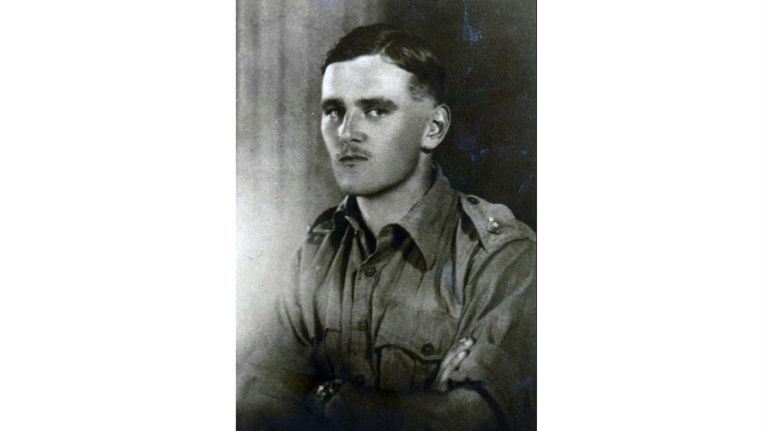 Guy Napier Westley nació el 5 de octubre de 1919 en la localidad de Haywards Heath, ubicada en el condado de Sussex.