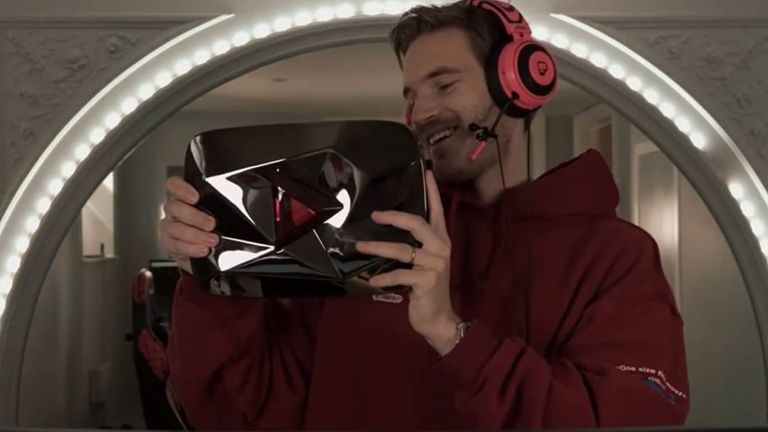 MrBeast superó los 100 millones de suscriptores y le regaló una isla a un seguidor