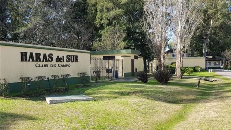 Robo al country Haras del Sur I 20200921
