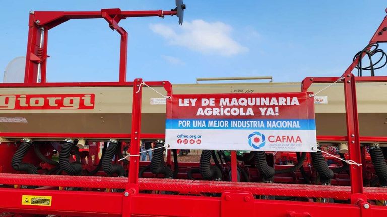 20230715 Exigen una ley de maquinaria agrícola nacional.