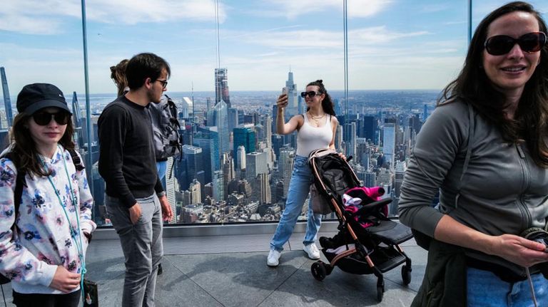 preparativos en Manhattan por el eclipse de sol